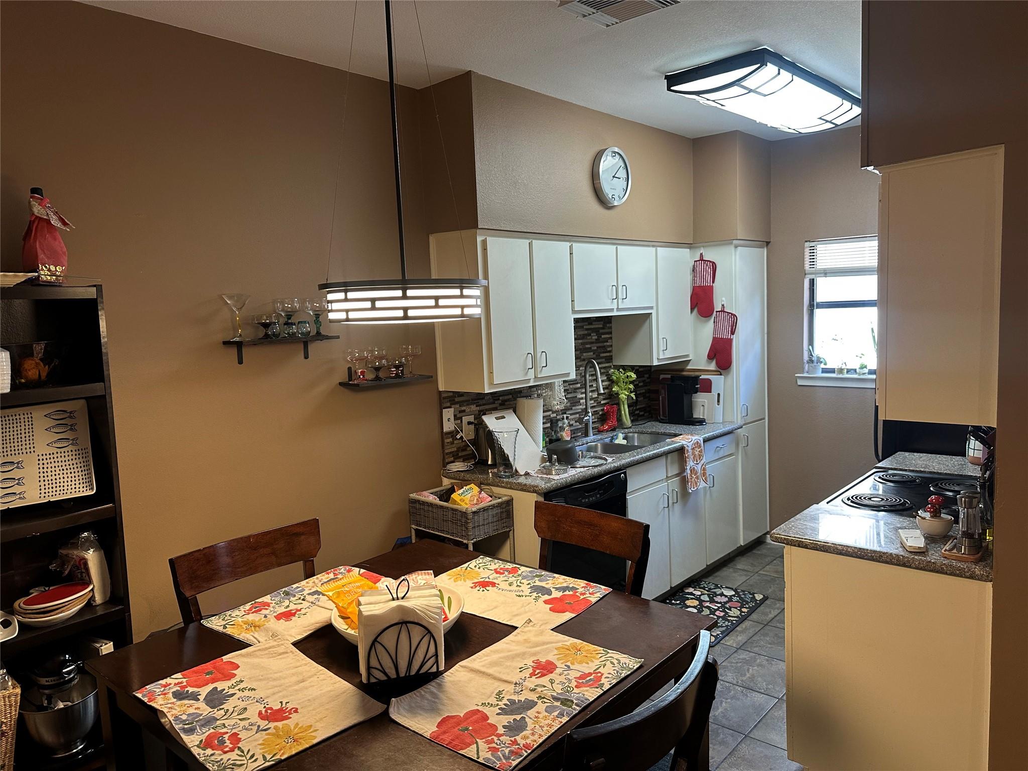 106 E 30th St # 203, Austin, TX 78705
