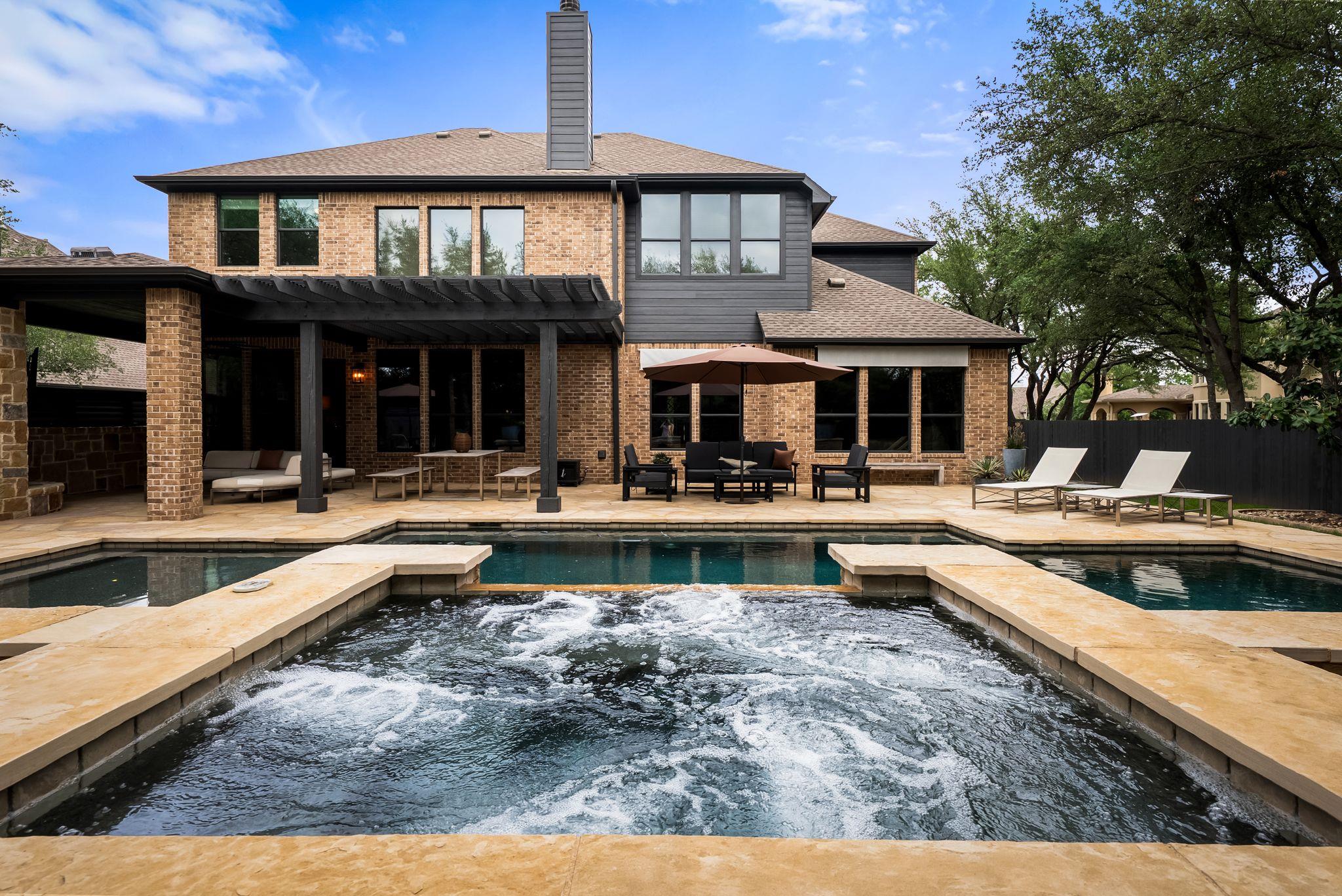 208 Santaluz Ln, Austin, TX 78732