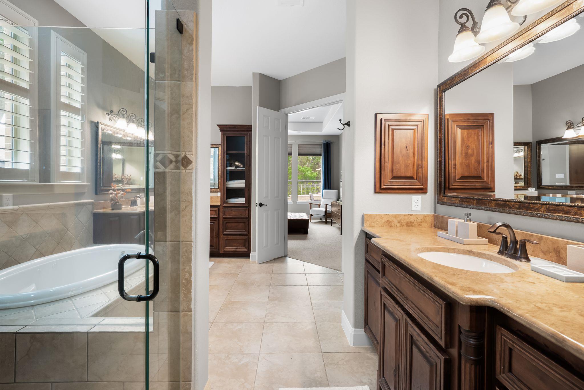 208 Santaluz Ln, Austin, TX 78732