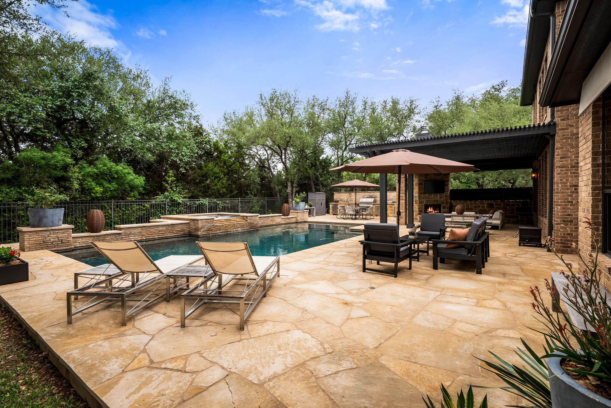 208 Santaluz Ln, Austin, TX 78732