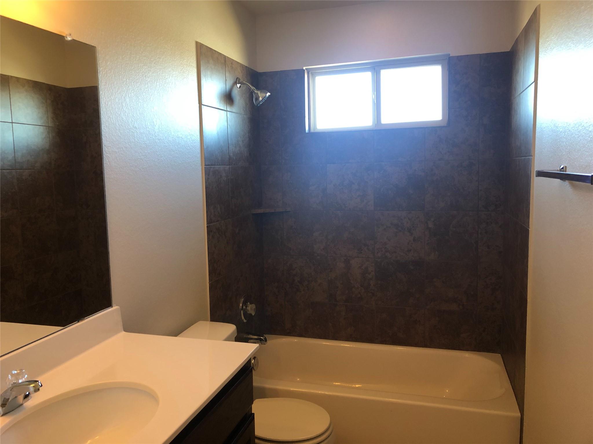 519 Twisted Oaks Ln, Buda, TX 78610