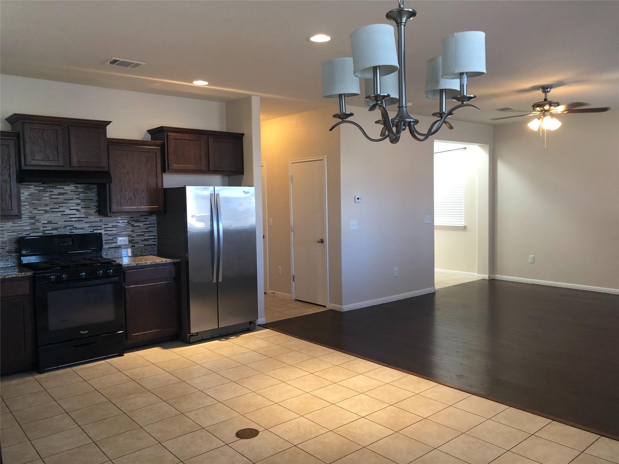 519 Twisted Oaks Ln, Buda, TX 78610