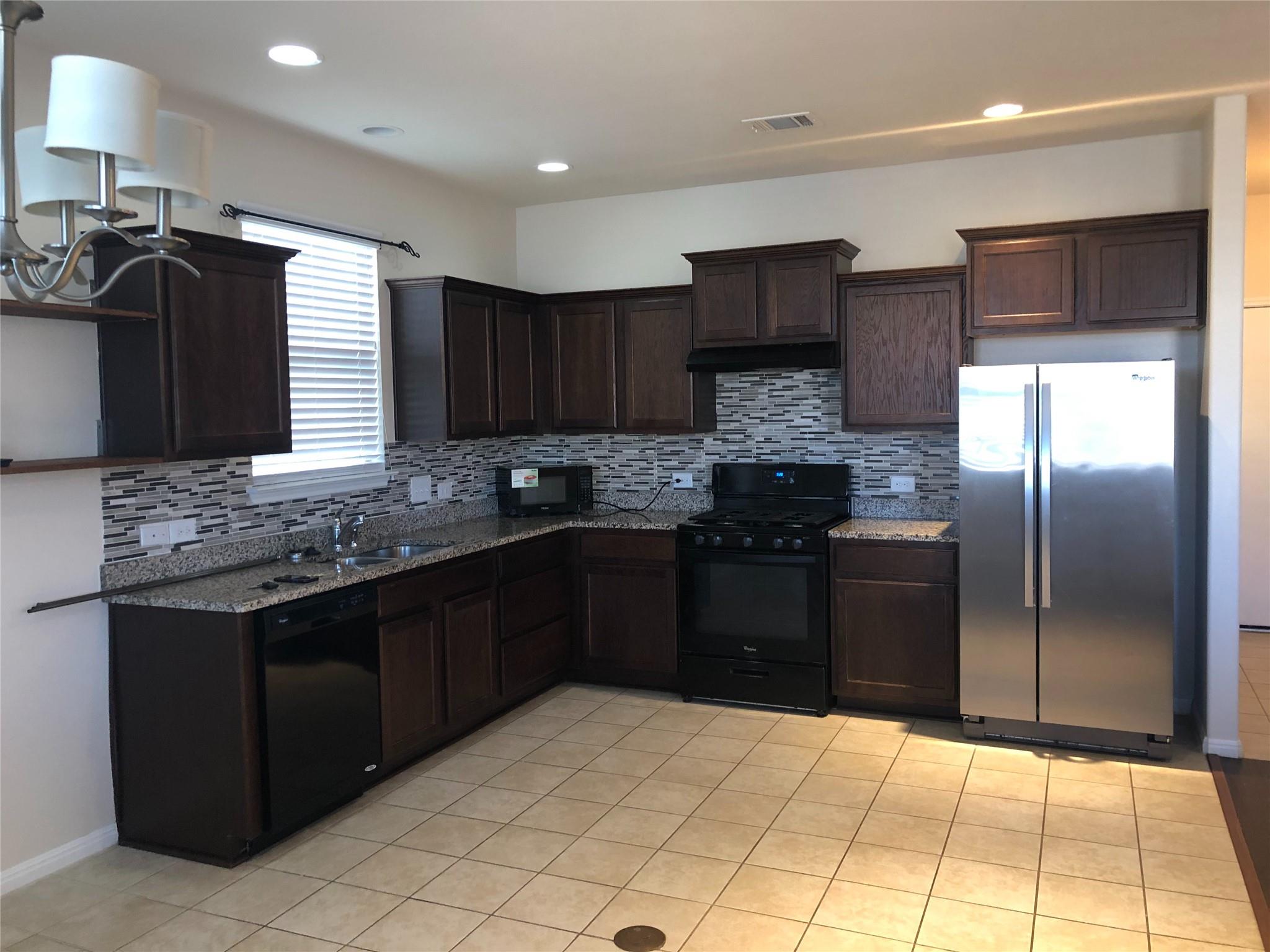 519 Twisted Oaks Ln, Buda, TX 78610