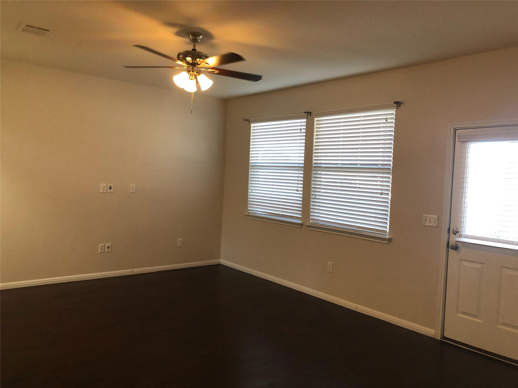 519 Twisted Oaks Ln, Buda, TX 78610