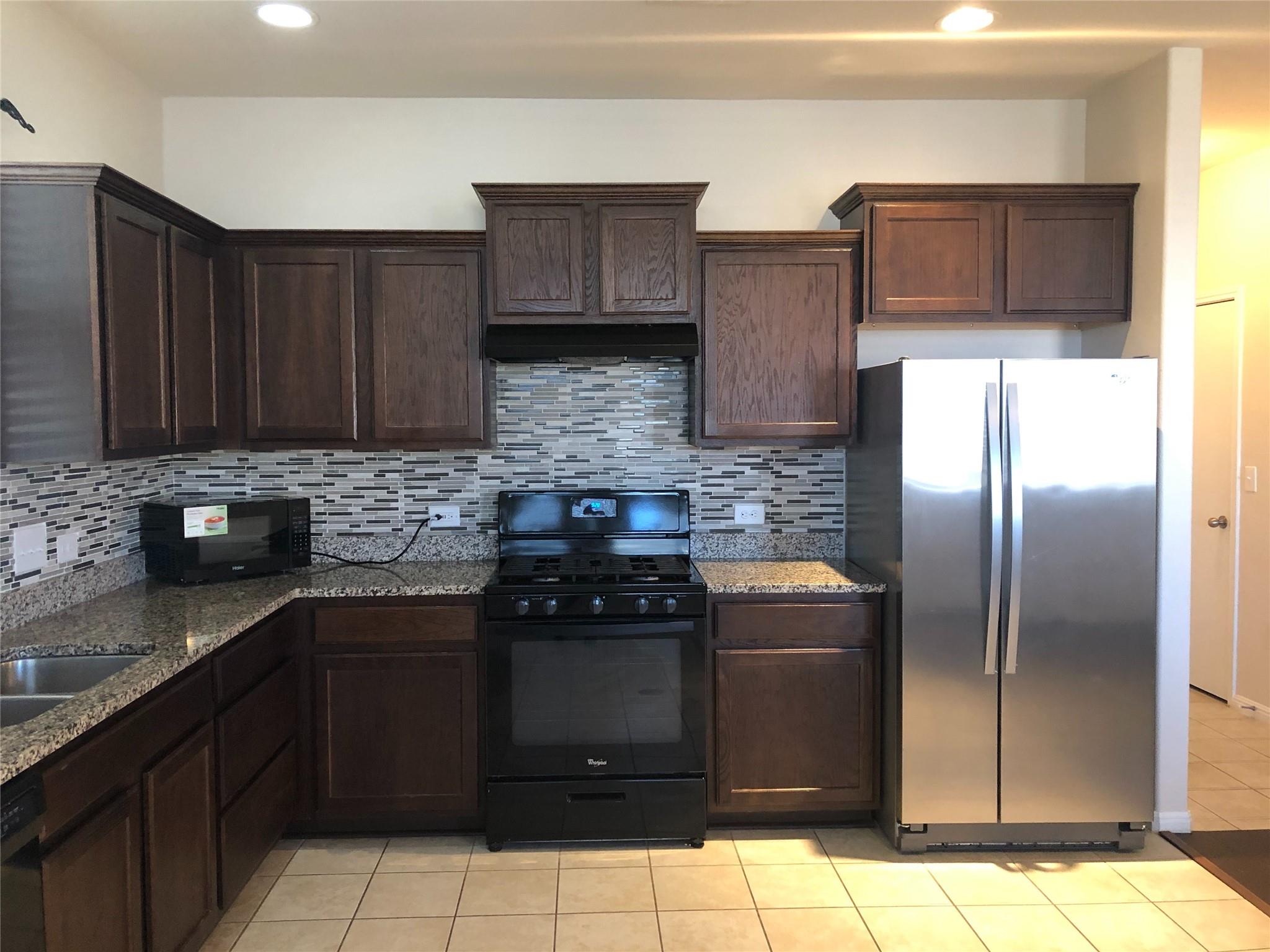 519 Twisted Oaks Ln, Buda, TX 78610