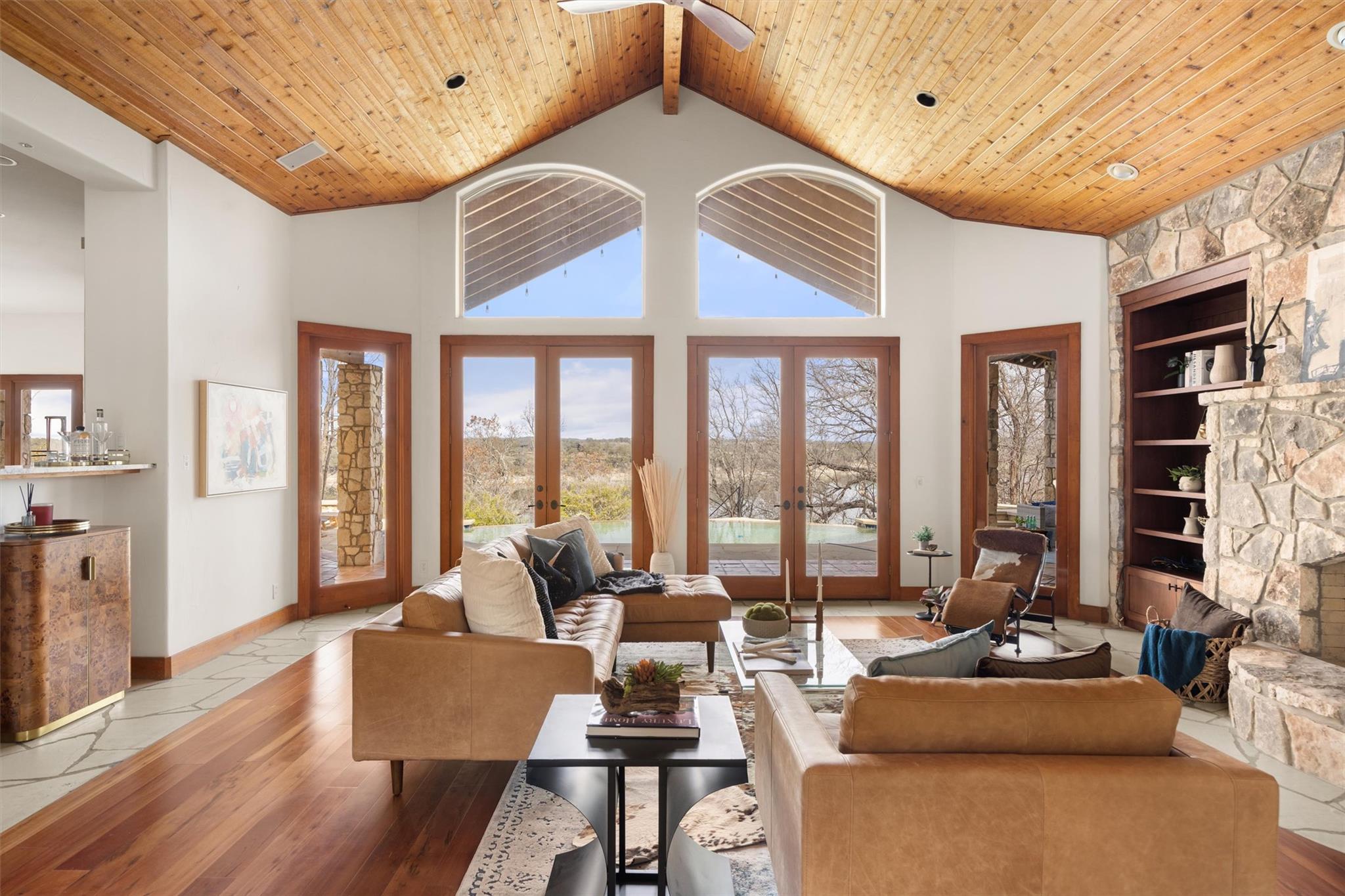 1600 Las Entradas Dr, Spicewood, TX 78669