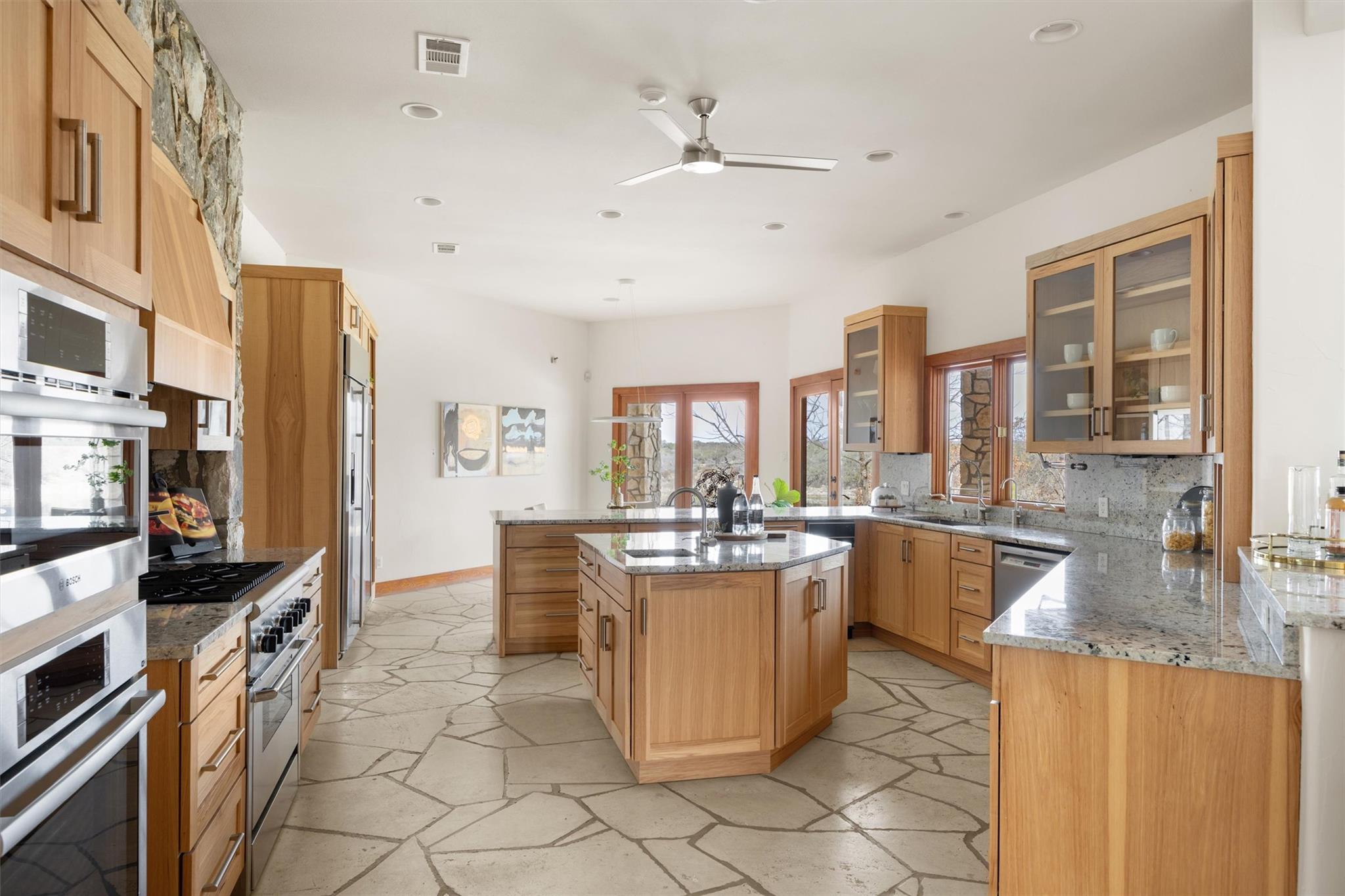 1600 Las Entradas Dr, Spicewood, TX 78669