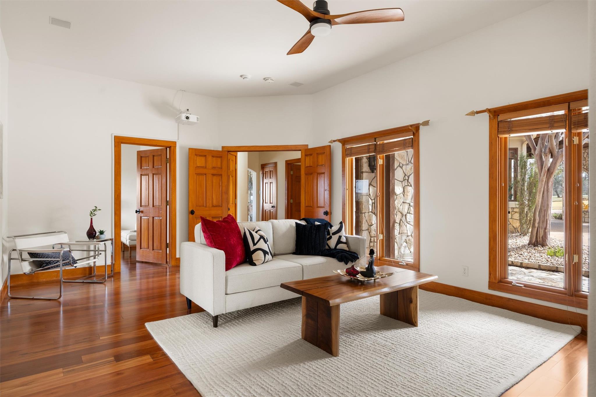 1600 Las Entradas Dr, Spicewood, TX 78669