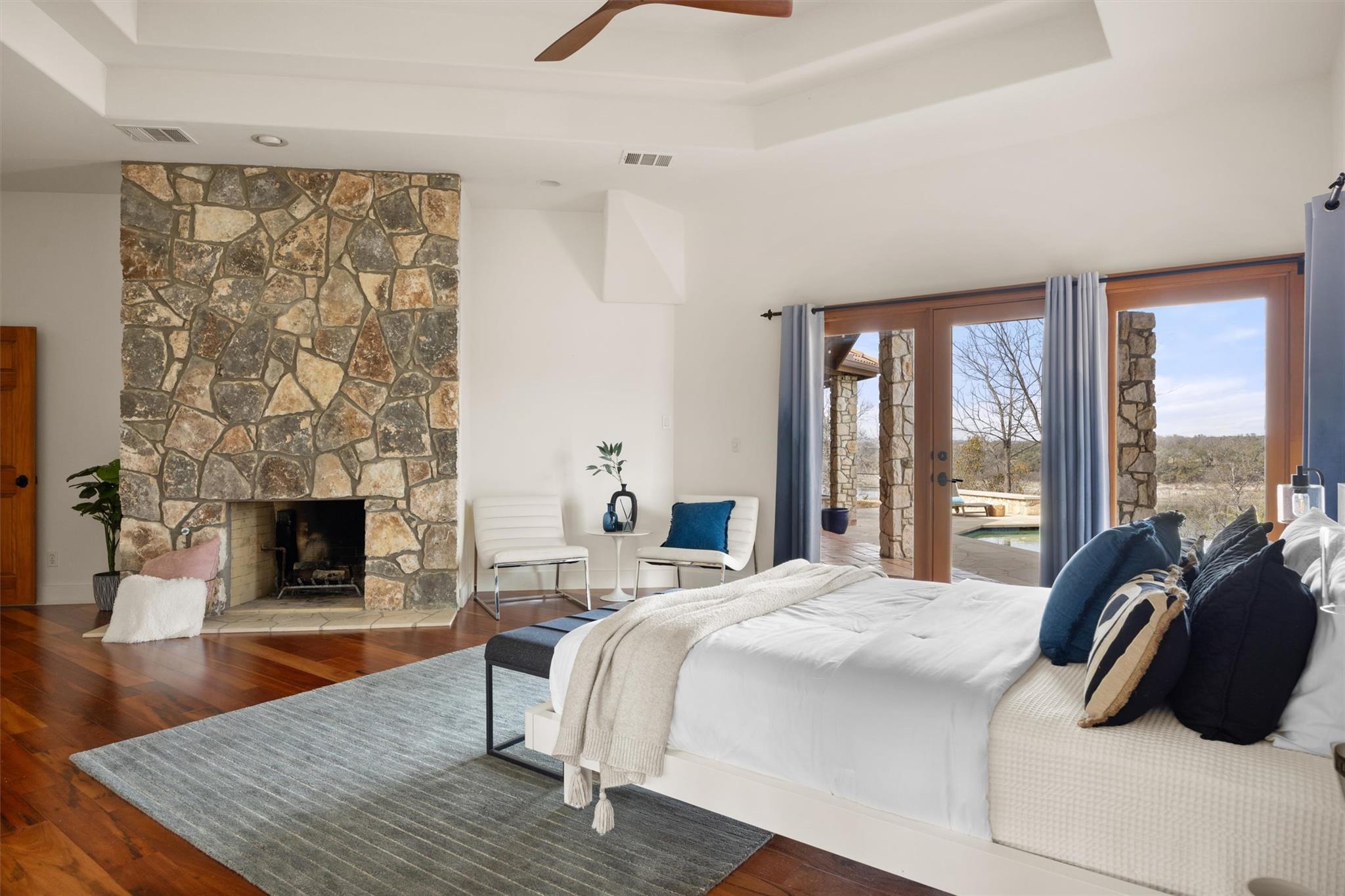 1600 Las Entradas Dr, Spicewood, TX 78669