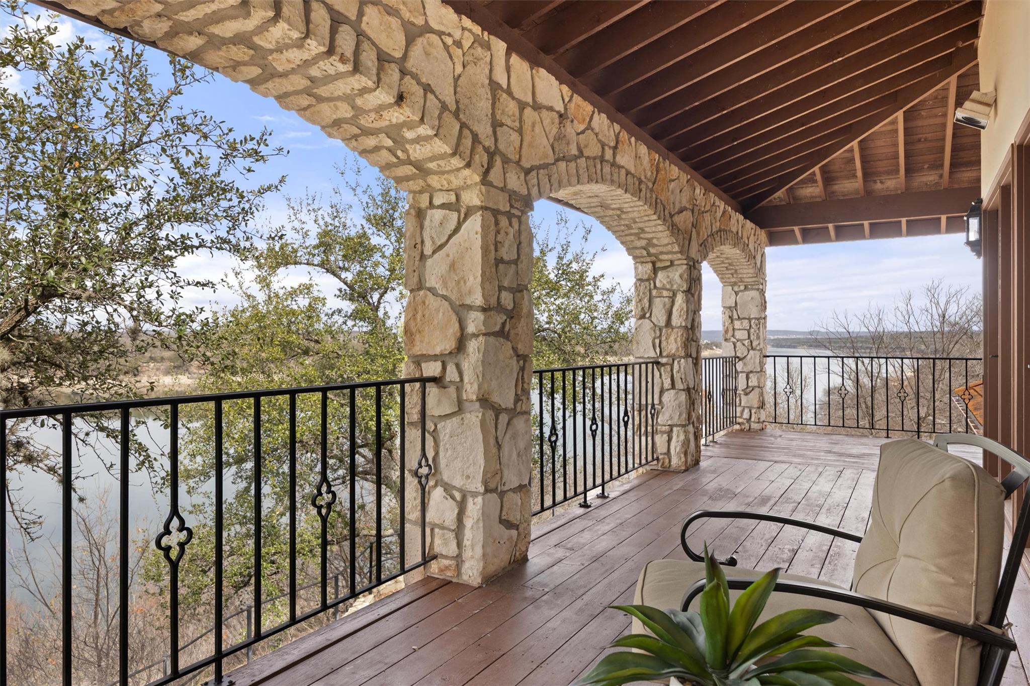 1600 Las Entradas Dr, Spicewood, TX 78669