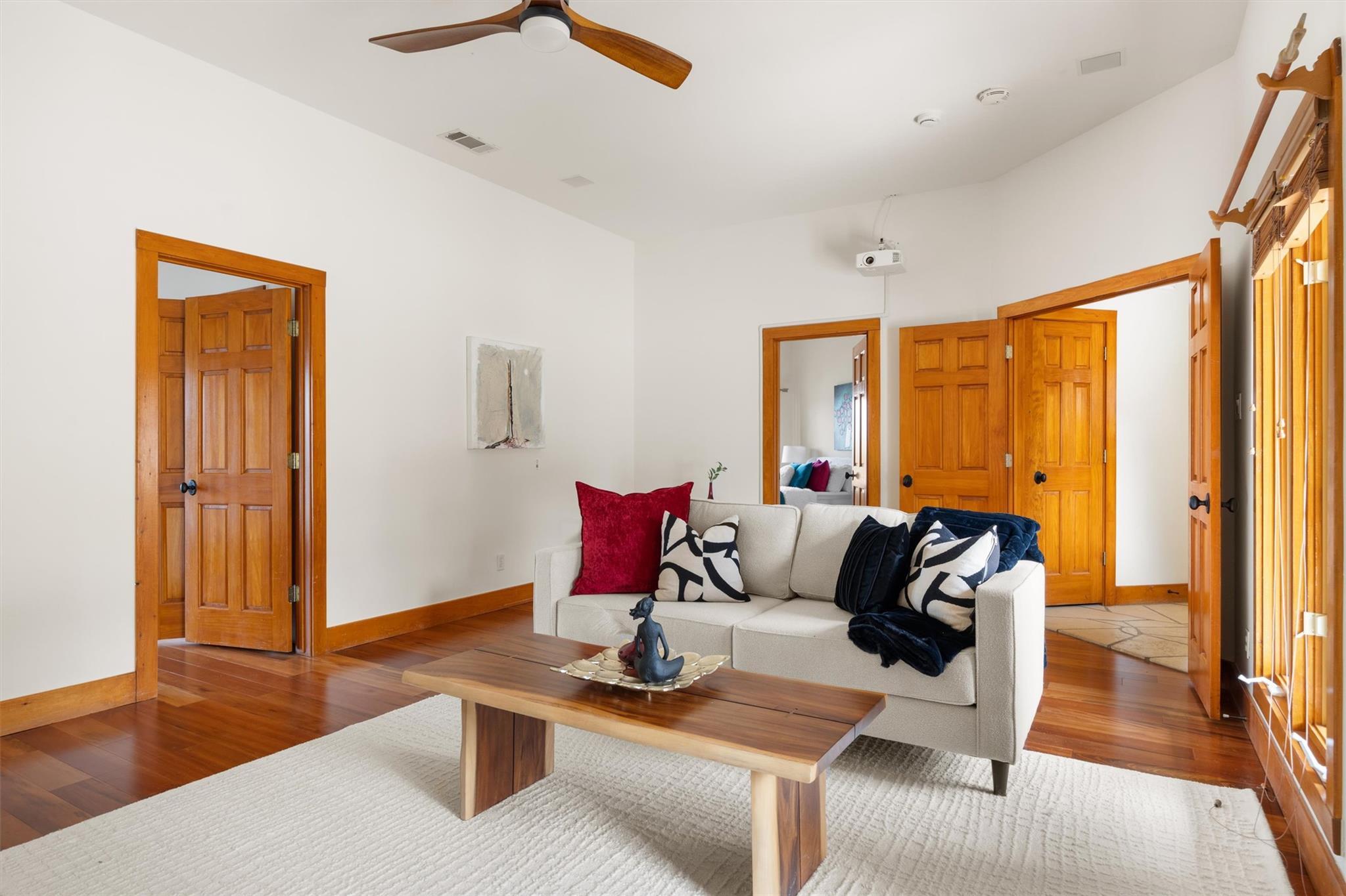 1600 Las Entradas Dr, Spicewood, TX 78669