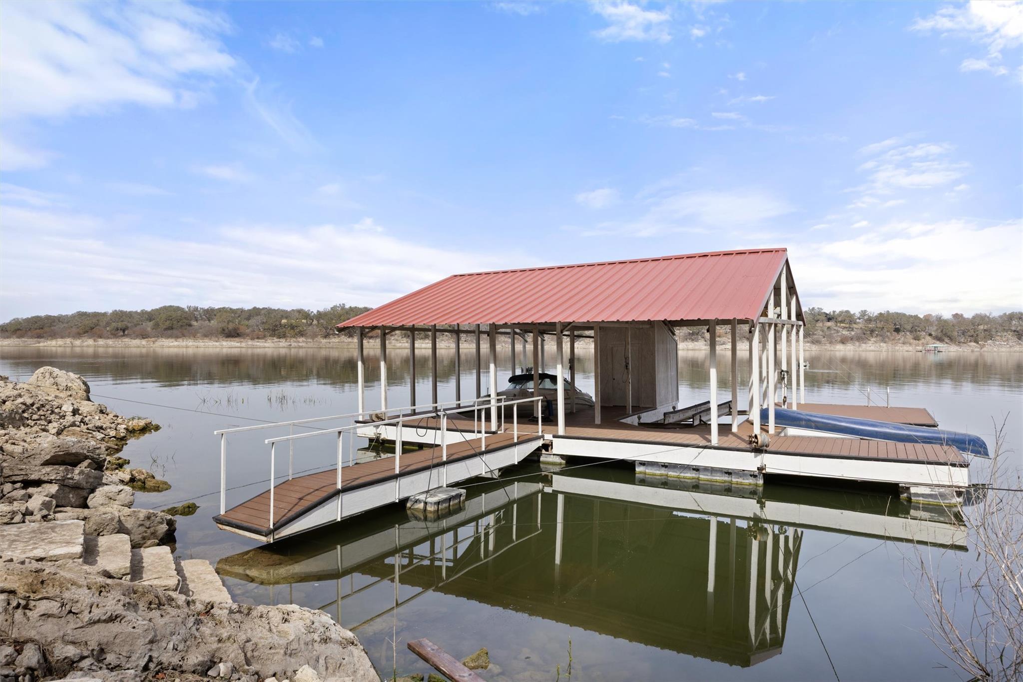 1600 Las Entradas Dr, Spicewood, TX 78669