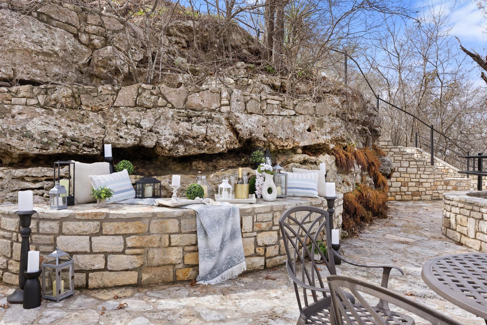 1600 Las Entradas Dr, Spicewood, TX 78669