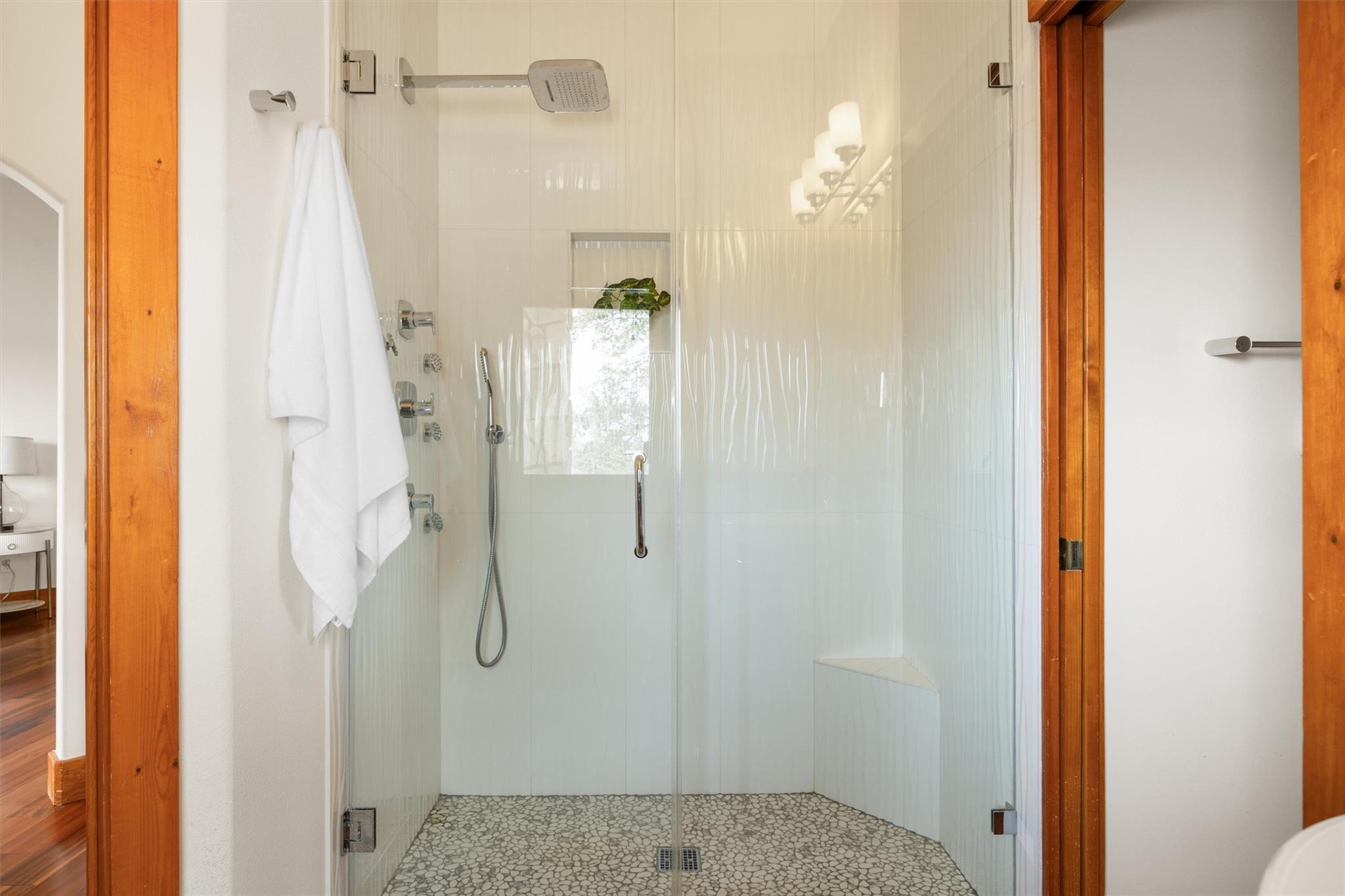 1600 Las Entradas Dr, Spicewood, TX 78669