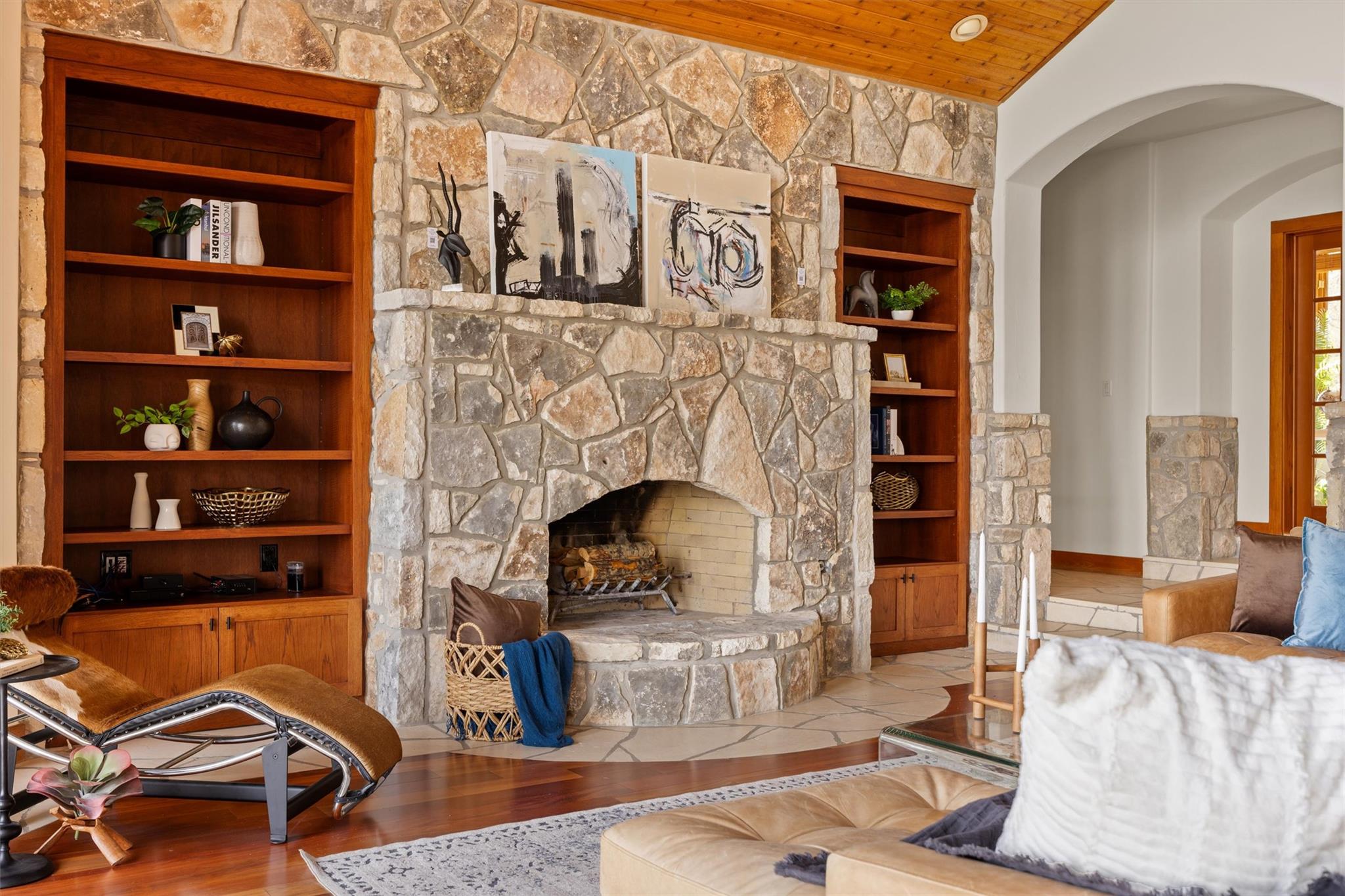 1600 Las Entradas Dr, Spicewood, TX 78669