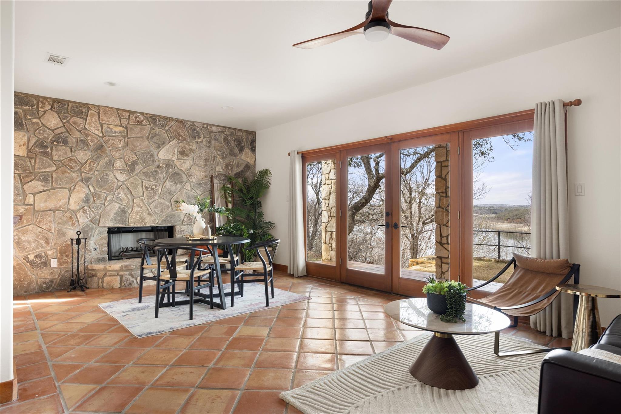 1600 Las Entradas Dr, Spicewood, TX 78669