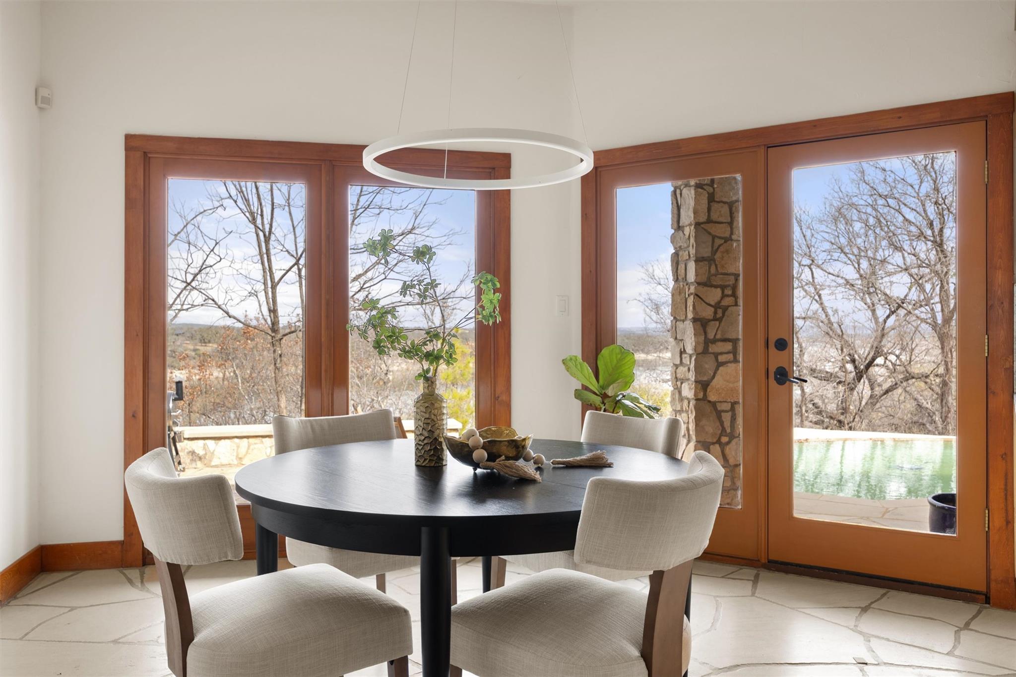 1600 Las Entradas Dr, Spicewood, TX 78669