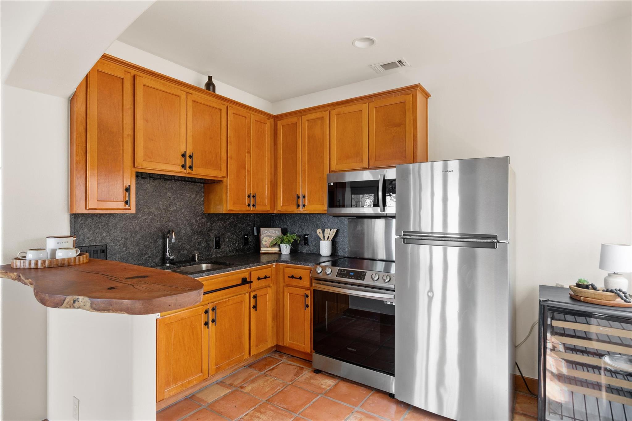 1600 Las Entradas Dr, Spicewood, TX 78669