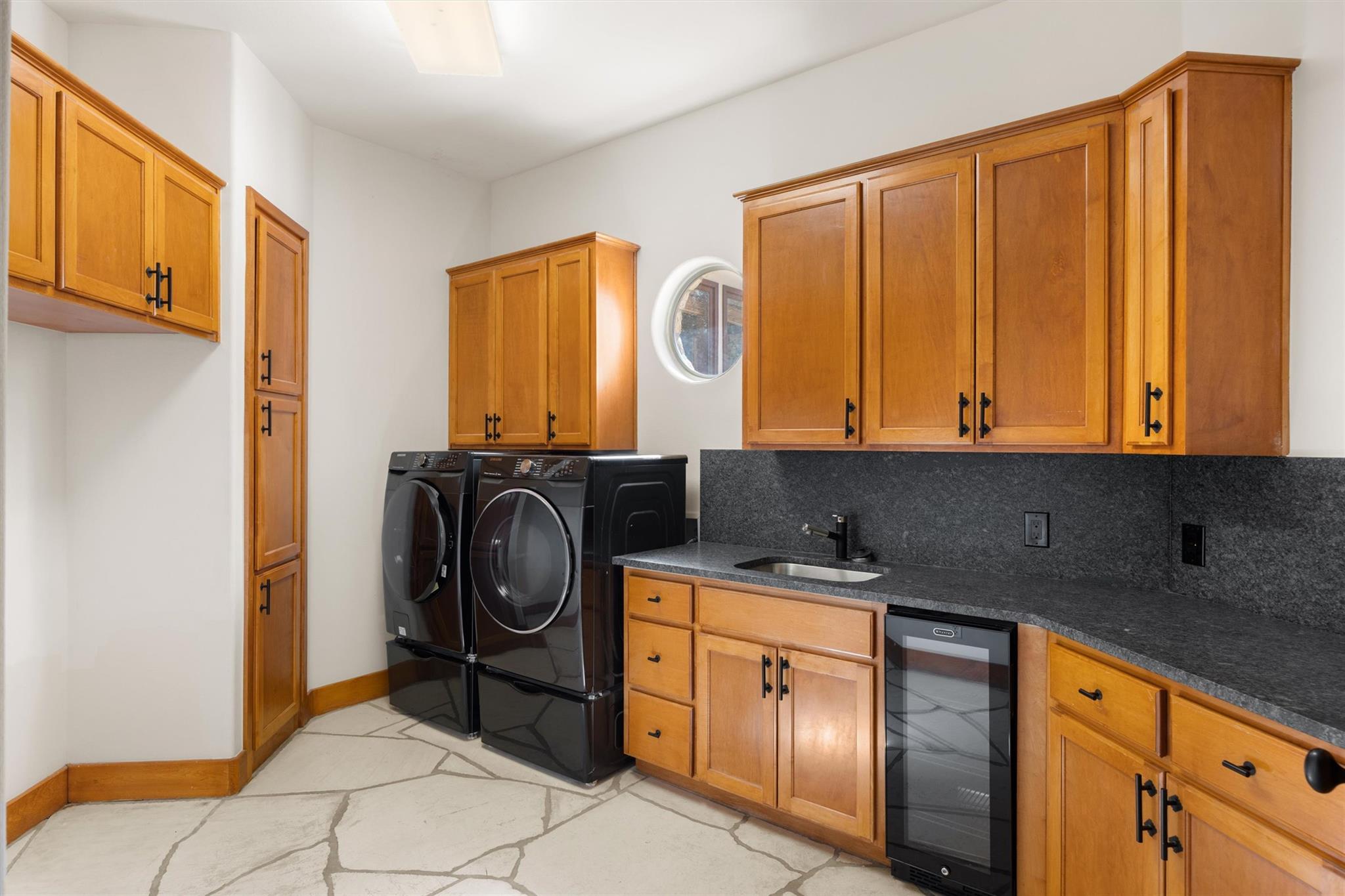 1600 Las Entradas Dr, Spicewood, TX 78669