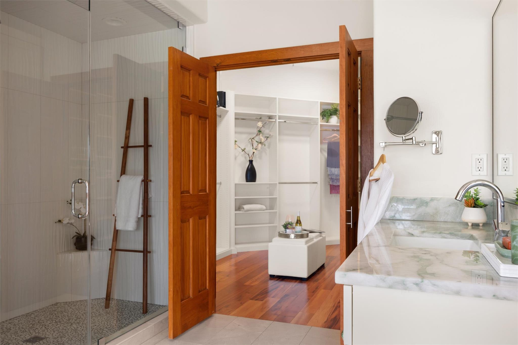 1600 Las Entradas Dr, Spicewood, TX 78669