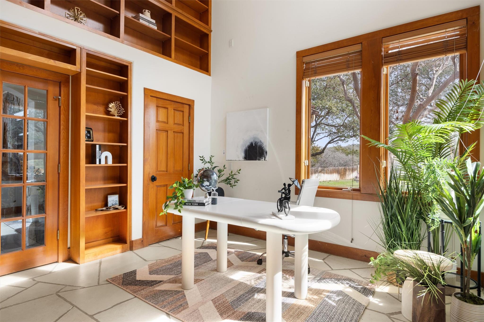 1600 Las Entradas Dr, Spicewood, TX 78669