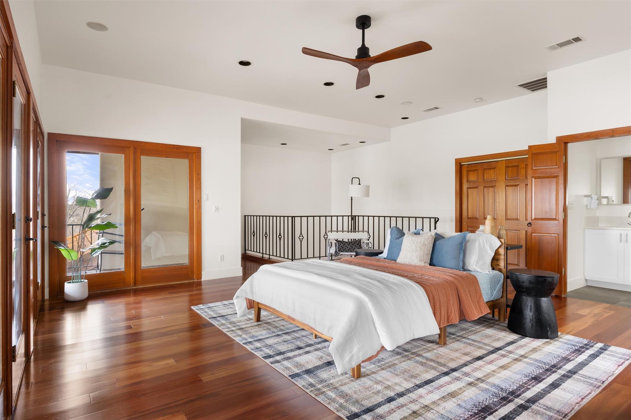 1600 Las Entradas Dr, Spicewood, TX 78669