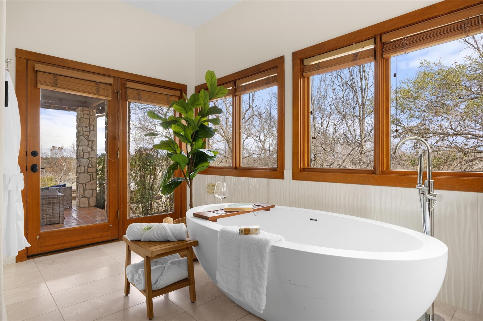 1600 Las Entradas Dr, Spicewood, TX 78669