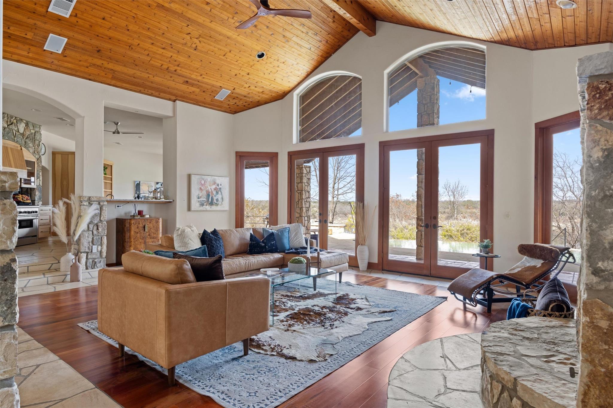 1600 Las Entradas Dr, Spicewood, TX 78669