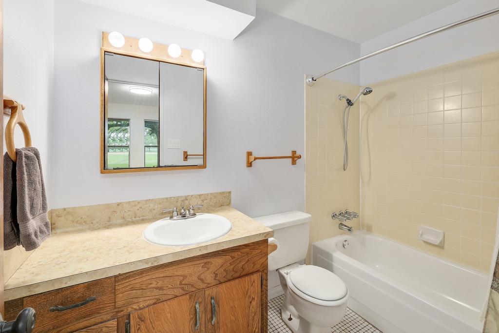 986 Shiloh Rd, Bastrop, TX 78602