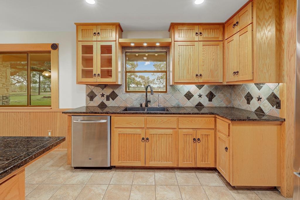 986 Shiloh Rd, Bastrop, TX 78602