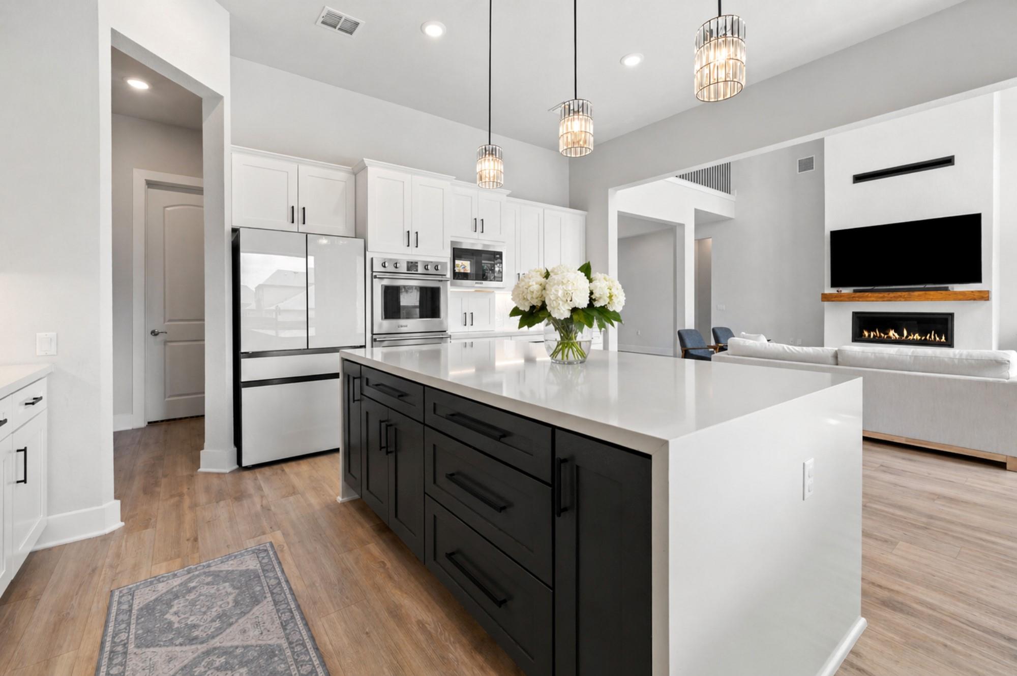 16813 Roselin Dr, Austin, TX 78738