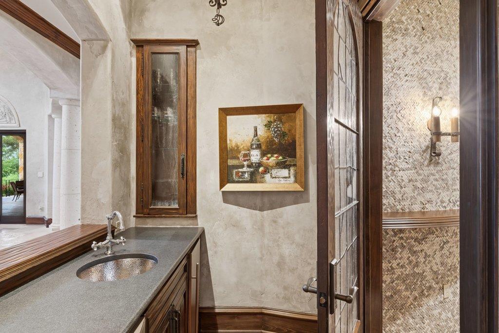 24721 Travis Lakeside Cv, Spicewood, TX 78669