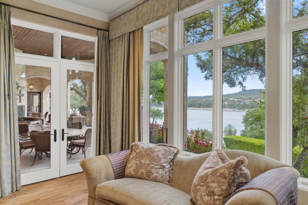 24721 Travis Lakeside Cv, Spicewood, TX 78669