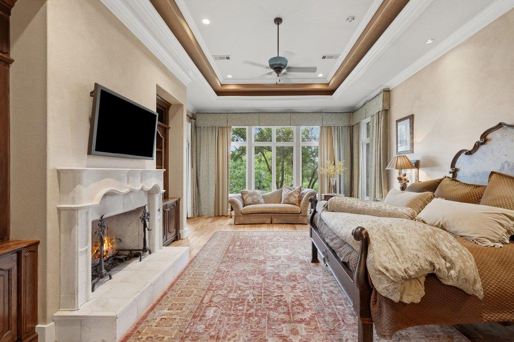 24721 Travis Lakeside Cv, Spicewood, TX 78669