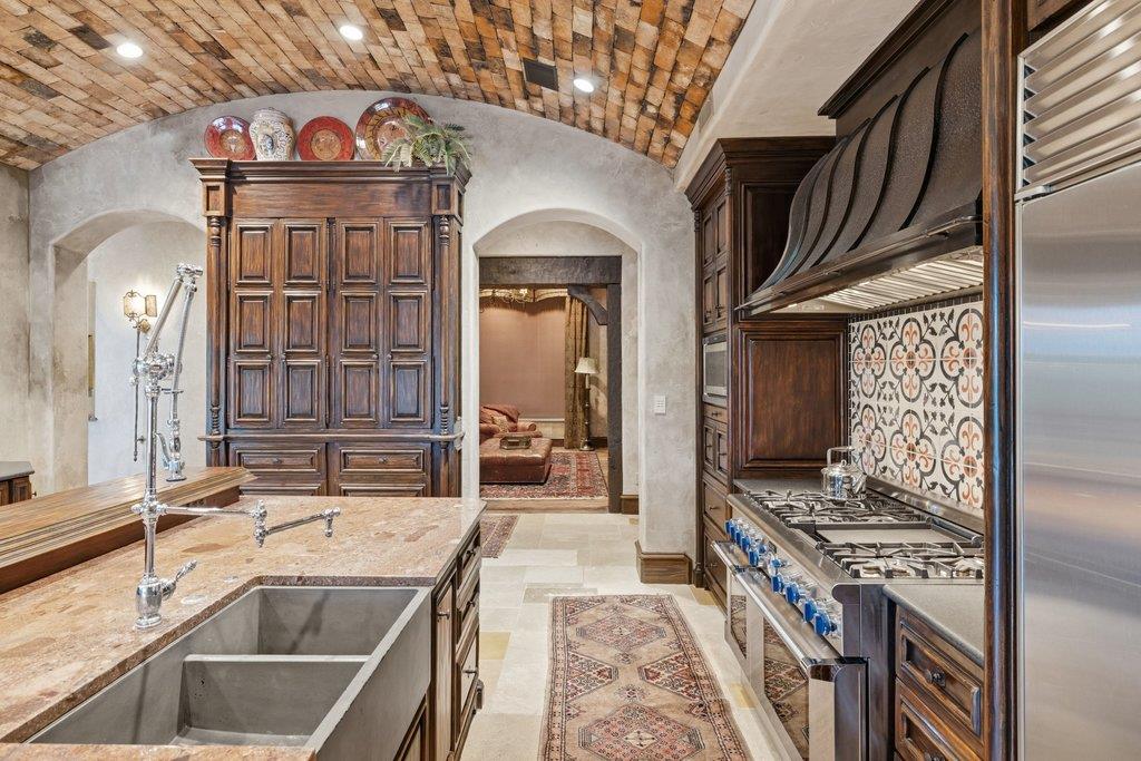 24721 Travis Lakeside Cv, Spicewood, TX 78669