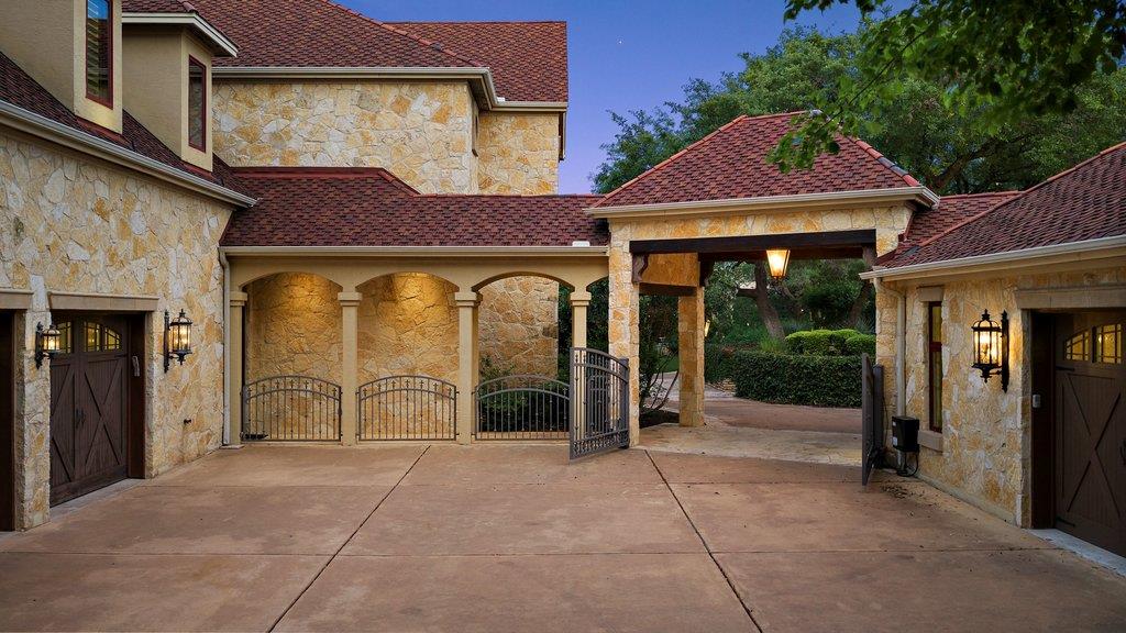 24721 Travis Lakeside Cv, Spicewood, TX 78669