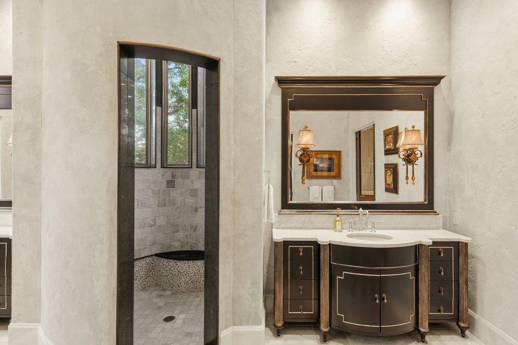 24721 Travis Lakeside Cv, Spicewood, TX 78669