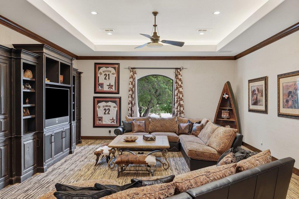 24721 Travis Lakeside Cv, Spicewood, TX 78669