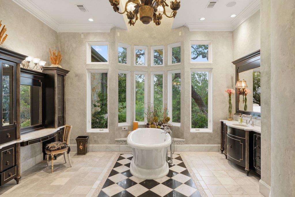 24721 Travis Lakeside Cv, Spicewood, TX 78669