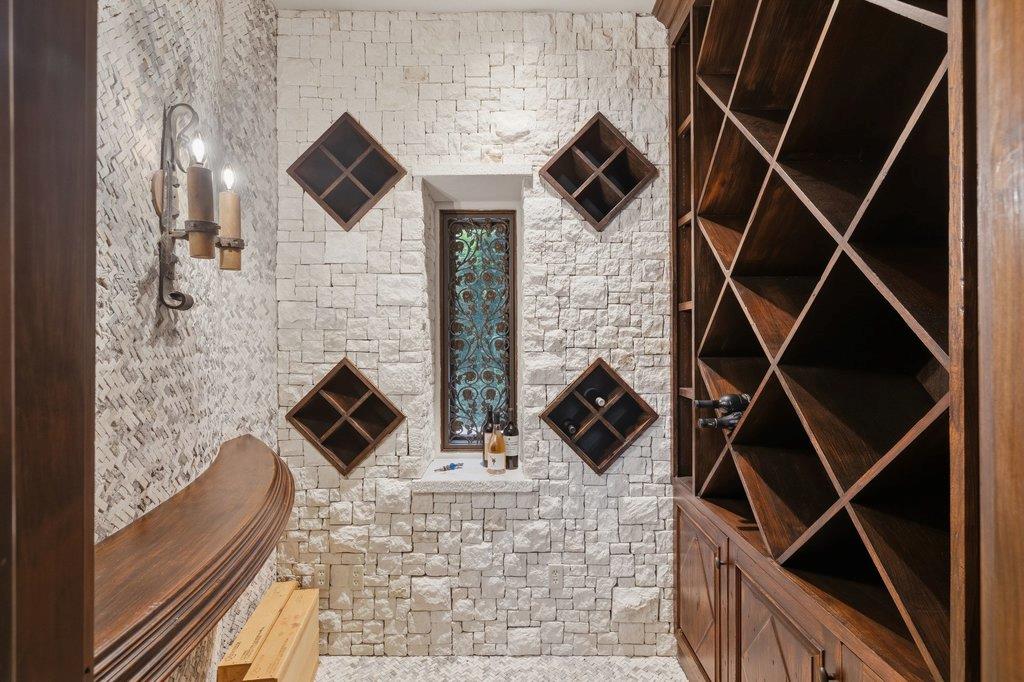 24721 Travis Lakeside Cv, Spicewood, TX 78669