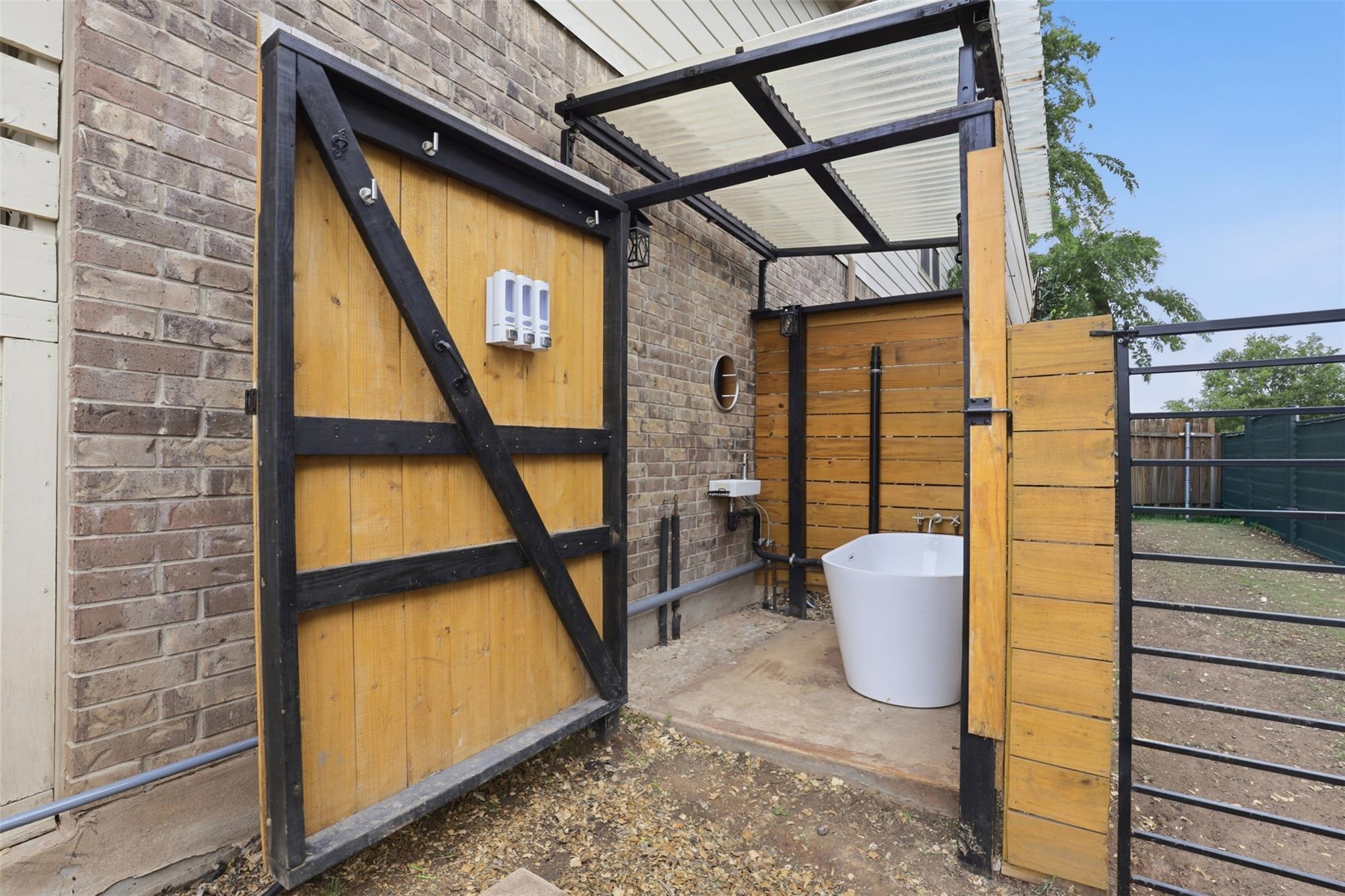 119 Duroc Dr, Hutto, TX 78634