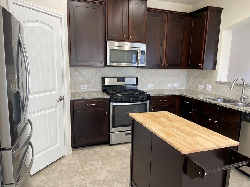 160 Painted Desert Ln, Buda, TX 78610