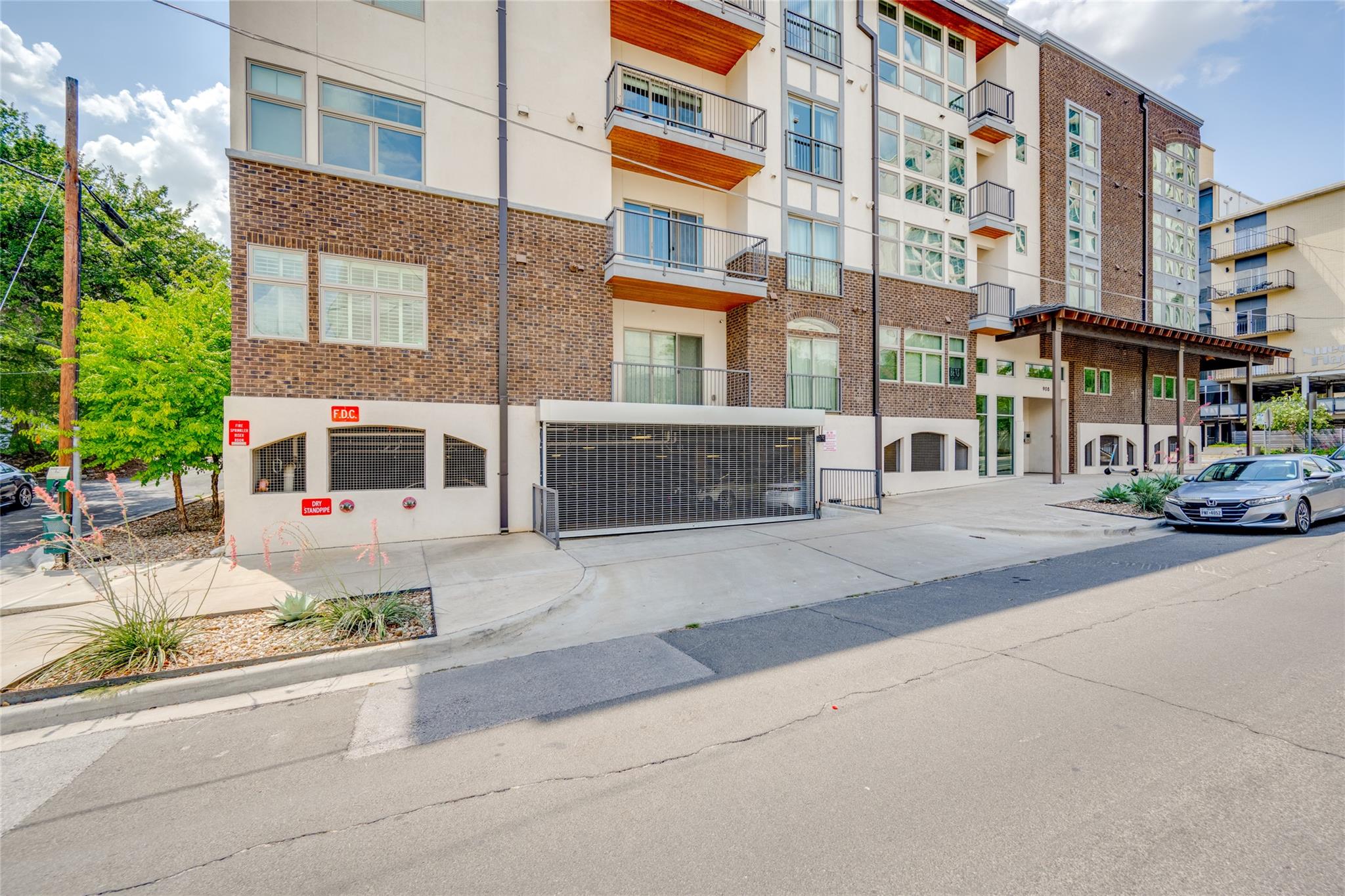 908 Nueces St # 12, Austin, TX 78701