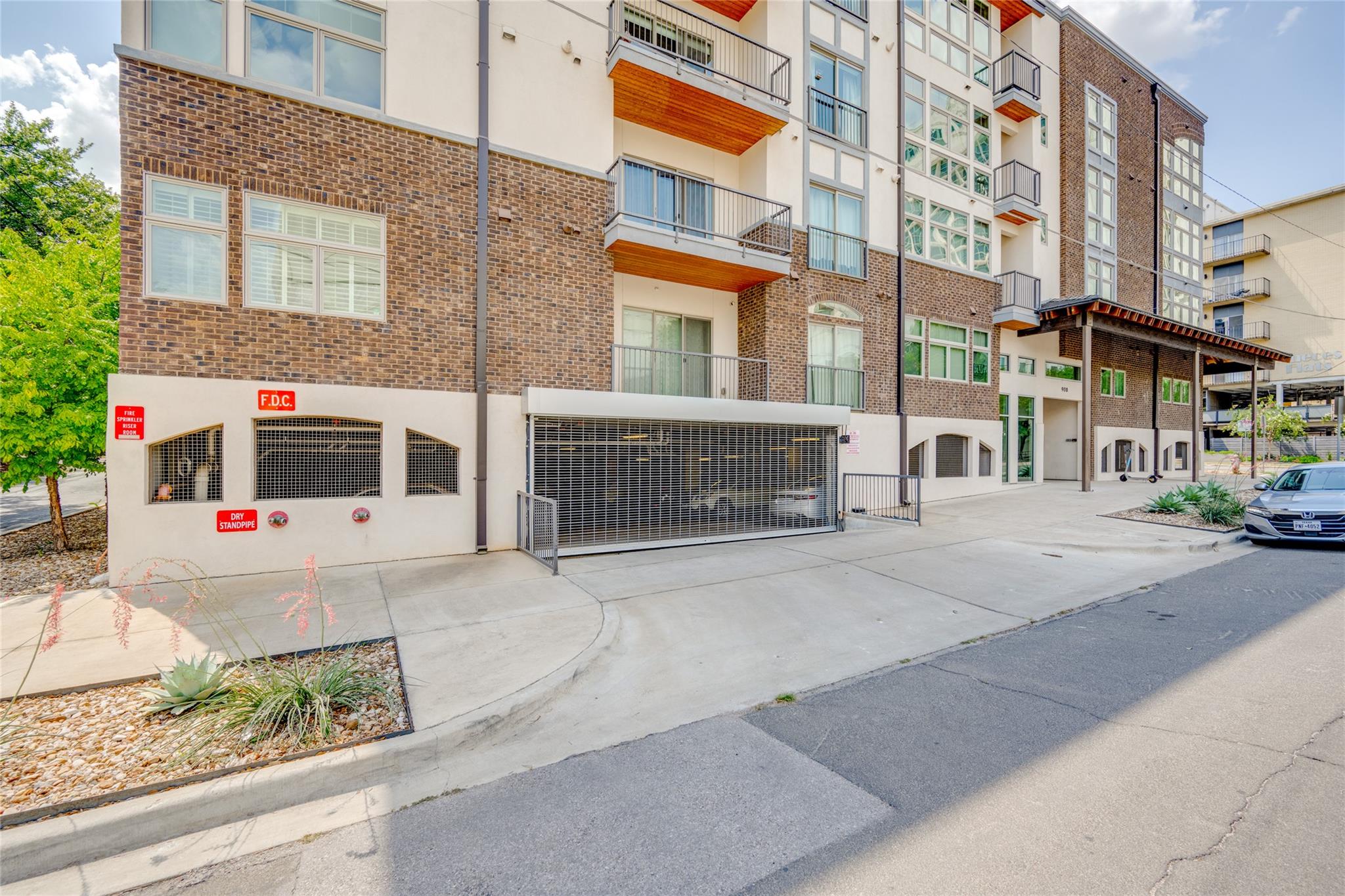 908 Nueces St # 12, Austin, TX 78701