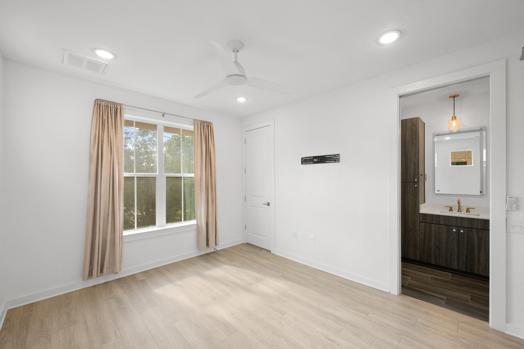 2624 Metcalfe Rd # 2, Austin, TX 78741