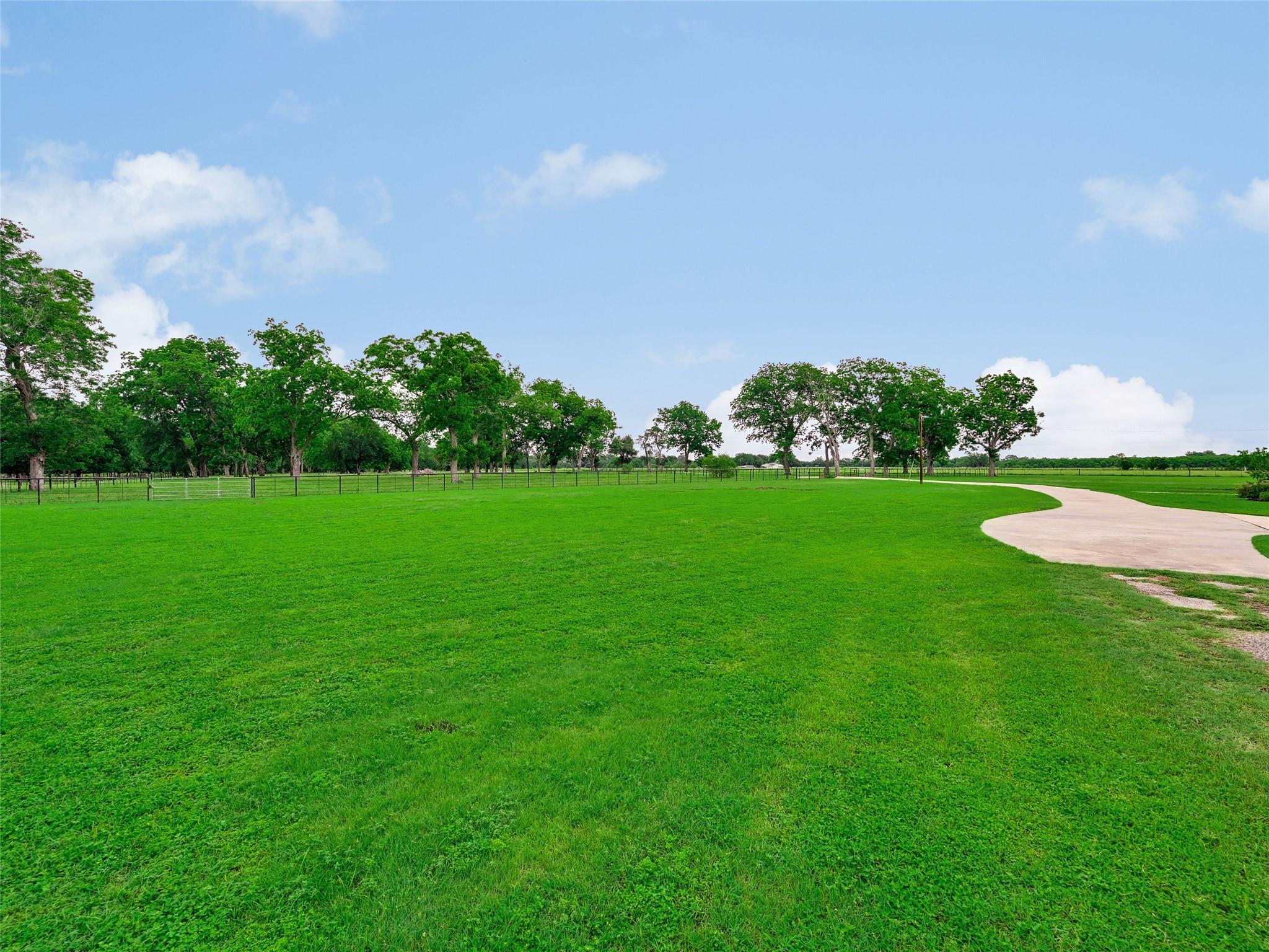 138 St. James Pl, Bastrop, TX 78602