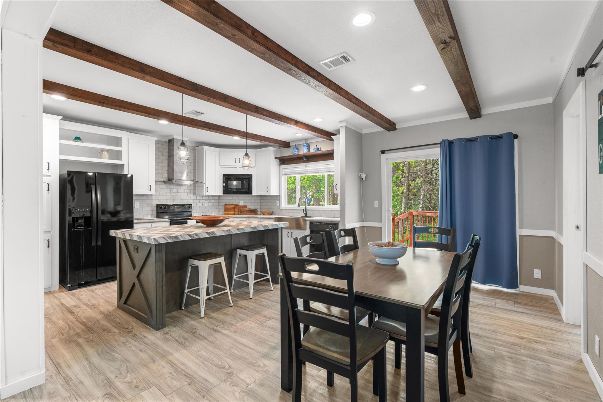 137 Scarlet Harts Ln, Dale, TX 78616