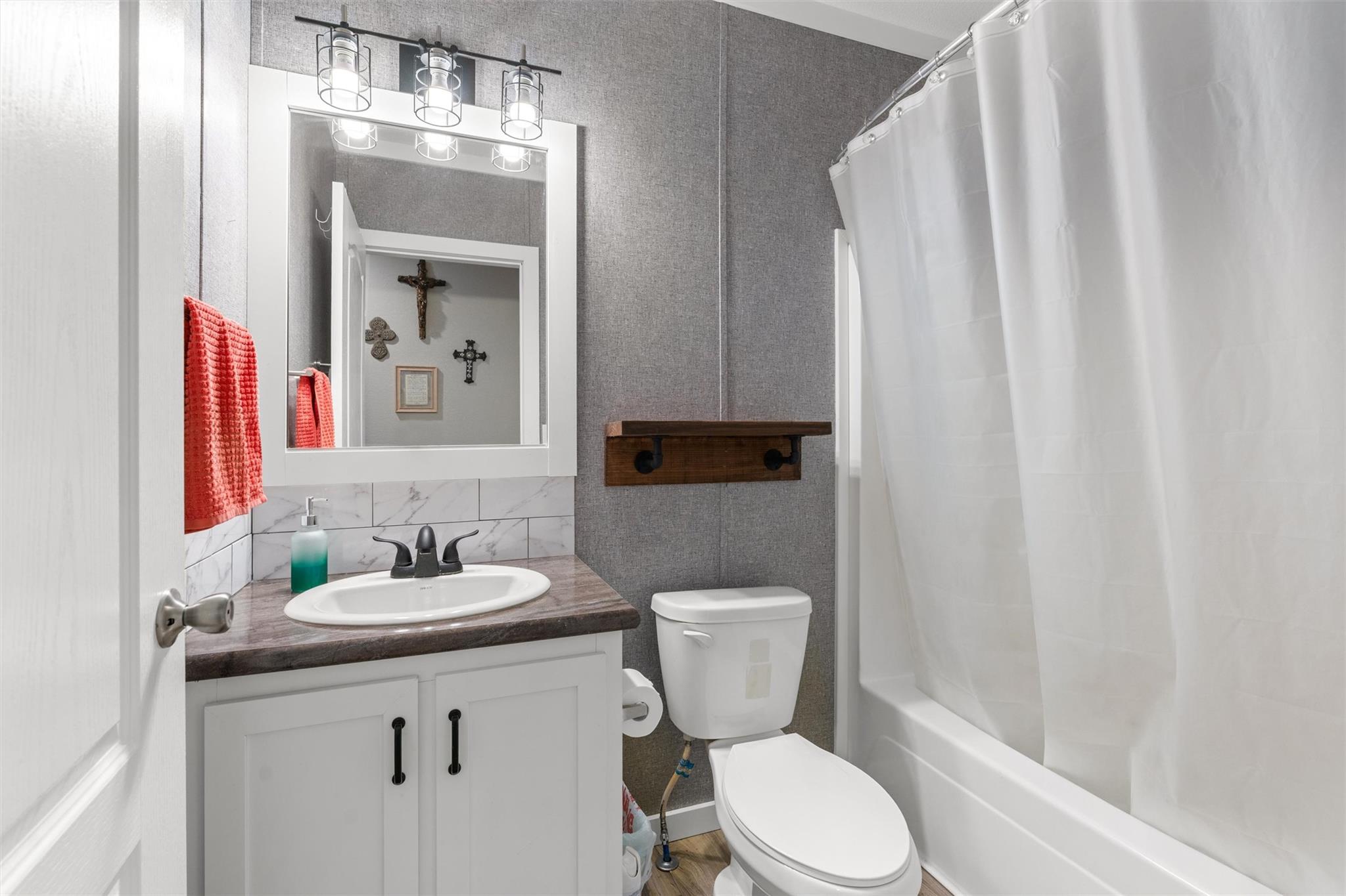 137 Scarlet Harts Ln, Dale, TX 78616