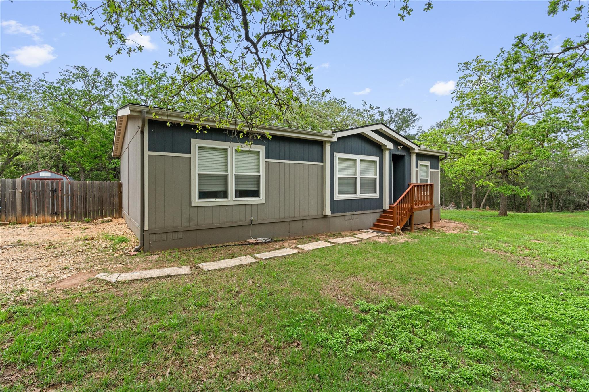 137 Scarlet Harts Ln, Dale, TX 78616
