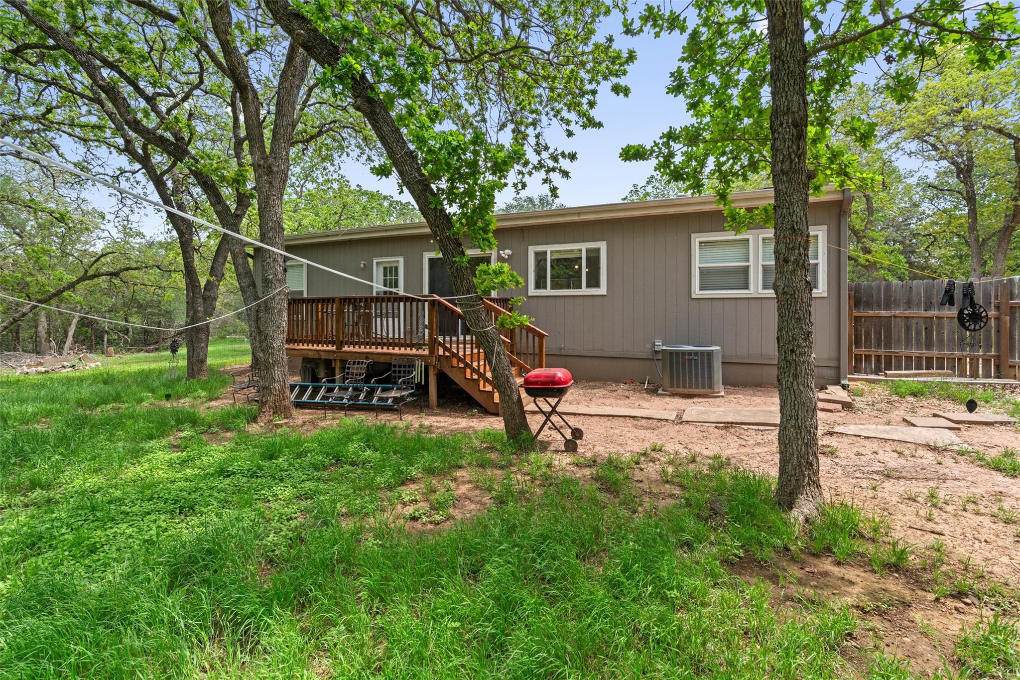 137 Scarlet Harts Ln, Dale, TX 78616